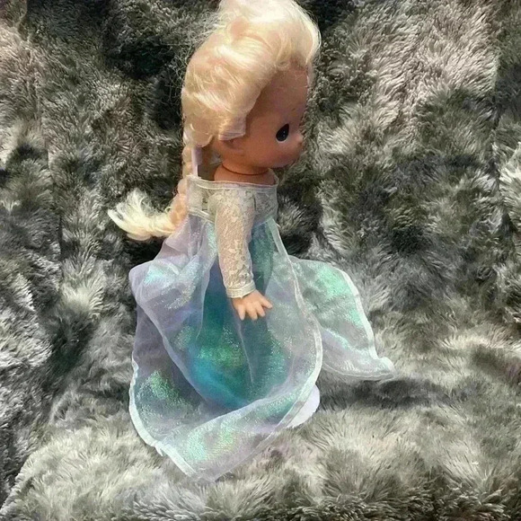 Disney Precious Moments  Elsa Frozen - Picture 4 of 16
